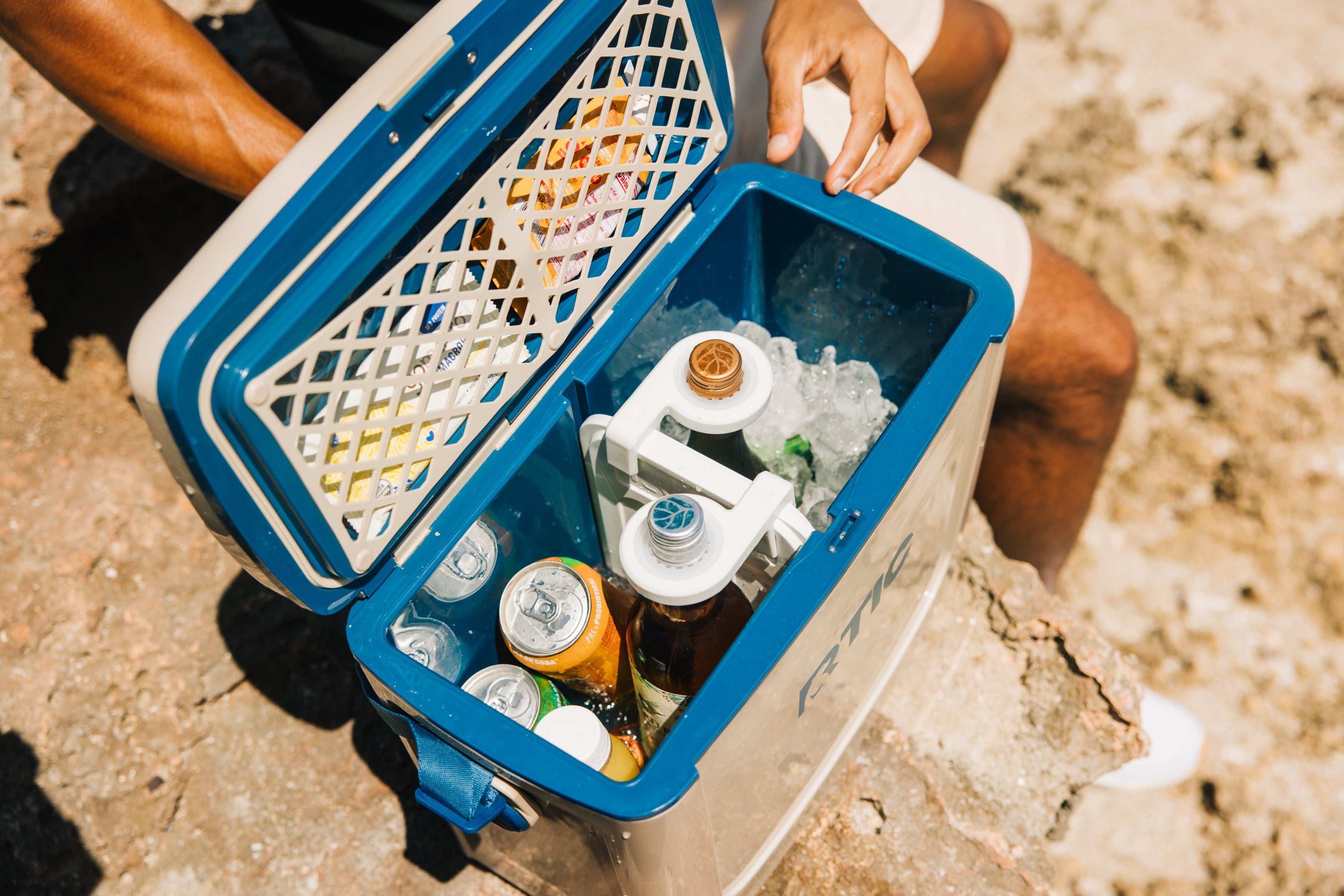 22 QT Ultra-Light Cooler #009J8