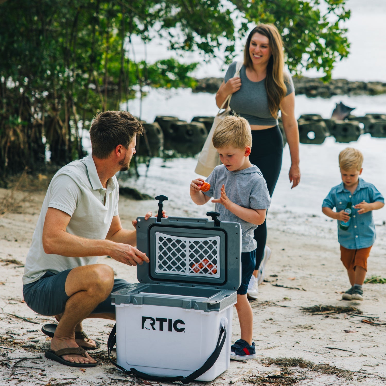 22 QT Ultra-Light Cooler #009J8