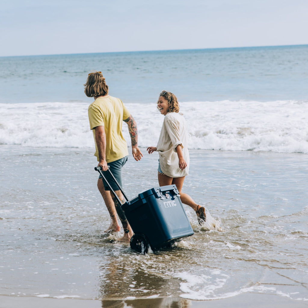 45 QT Ultra-Tough Wheeled Cooler #007L8
